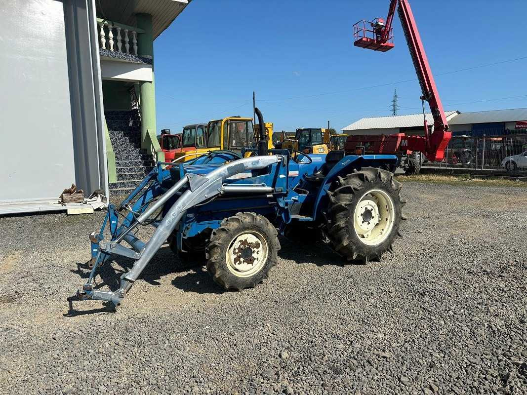 ISEKI 4-WHEEL DRIVE TRACTOR - Farm tractor: picture 1 ISEKI 4-WHEEL DRIVE TRACTOR - Farm tractor: picture 1
