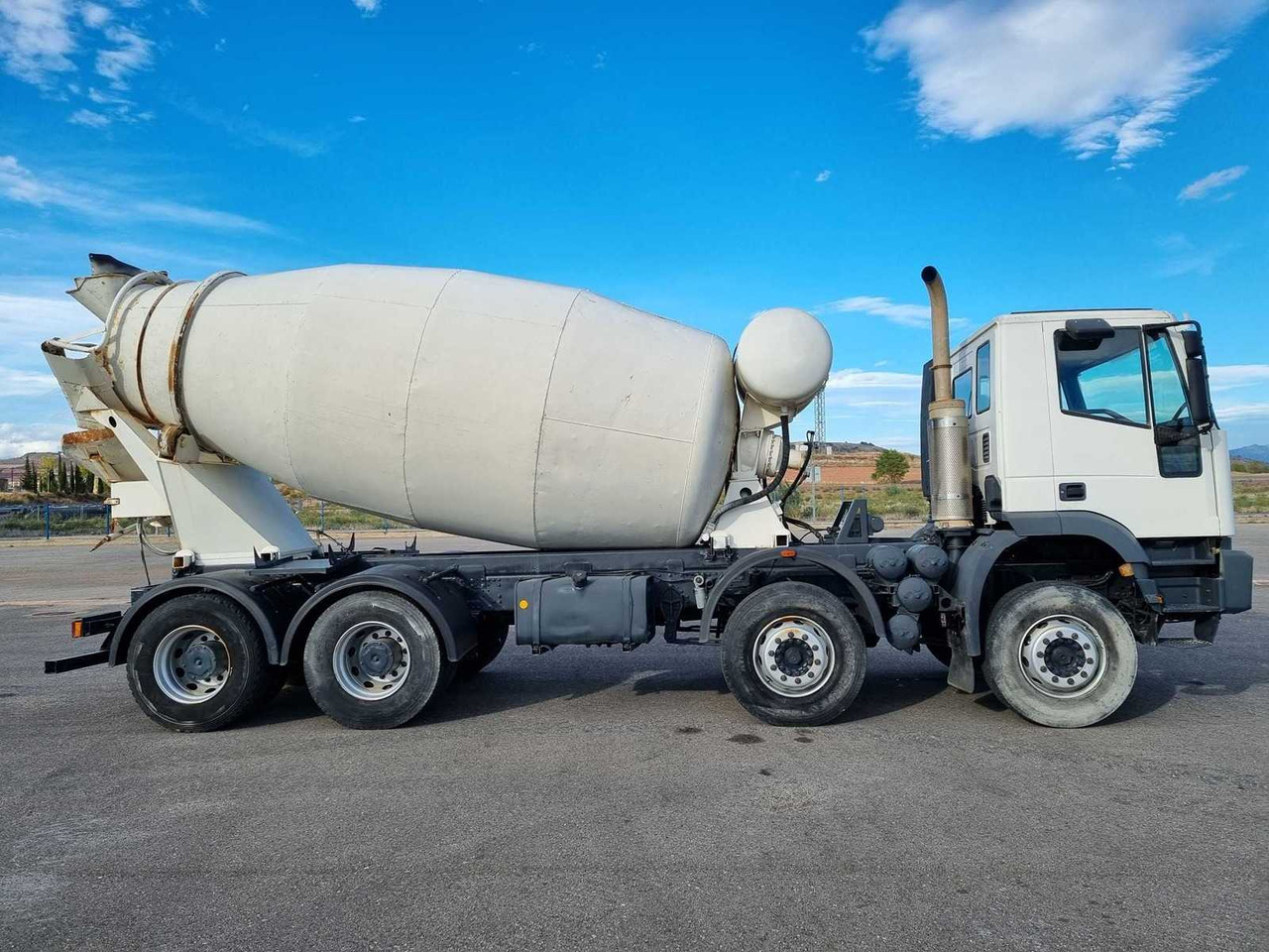 IVECO EUROTRAKKER 380 - Concrete mixer truck: picture 1 IVECO EUROTRAKKER 380 - Concrete mixer truck: picture 1