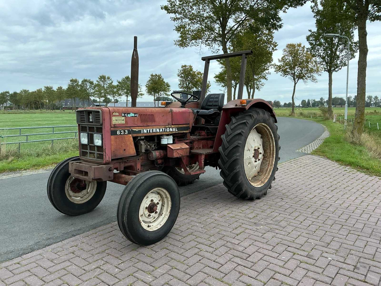 International 633 - Farm tractor: picture 1 International 633 - Farm tractor: picture 1