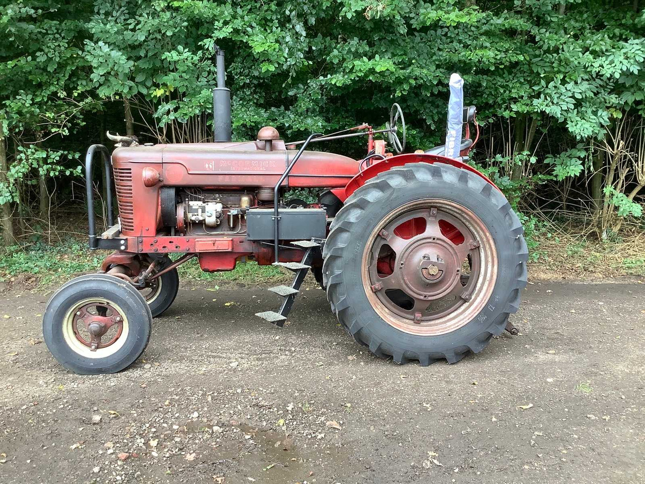 International B-450 Diesel - Farm tractor: picture 1 International B-450 Diesel - Farm tractor: picture 1