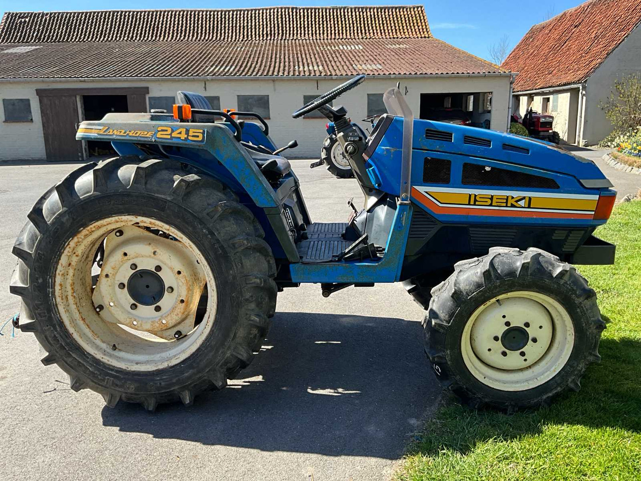 Iseki Landhope 245 - Compact tractor: picture 4 Iseki Landhope 245 - Compact tractor: picture 4