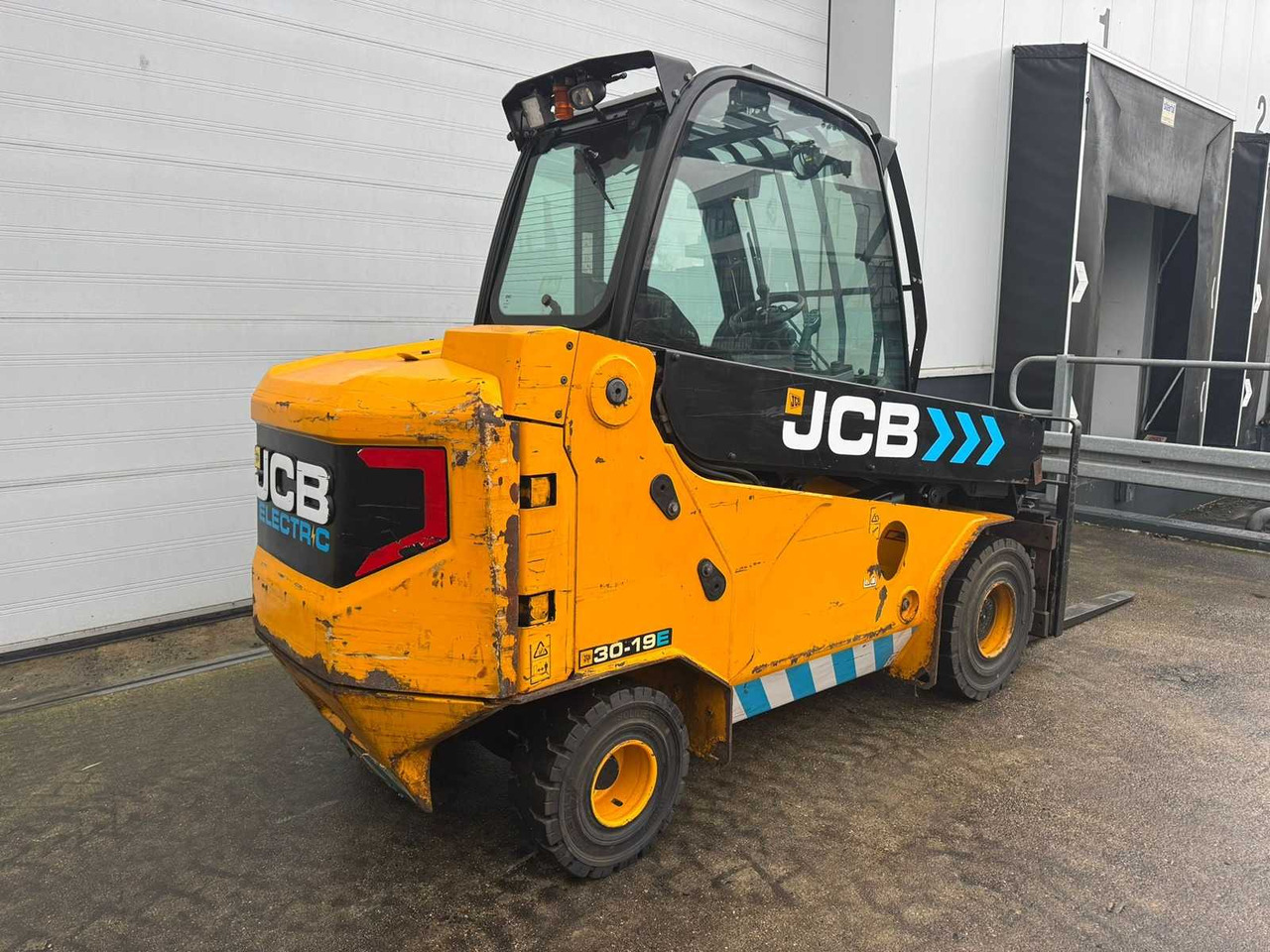 JCB - 2020 - TLT-30-E - FORK POSITIONER, SIDE-SHIFT - FORKLIFT - Forklift: picture 4 JCB - 2020 - TLT-30-E - FORK POSITIONER, SIDE-SHIFT - FORKLIFT - Forklift: picture 4