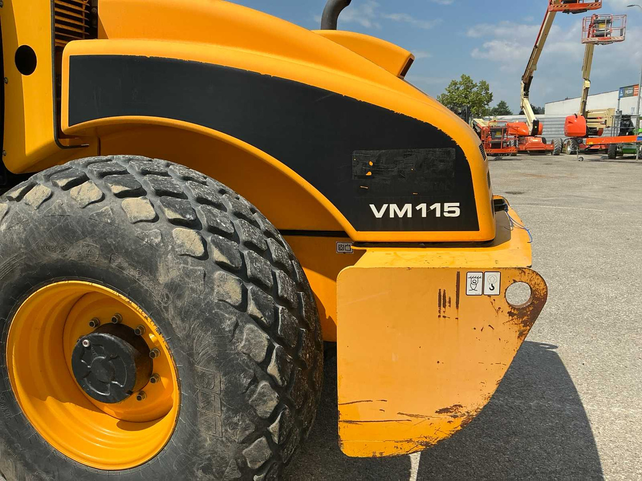 Road roller JCB VM115: picture 18
