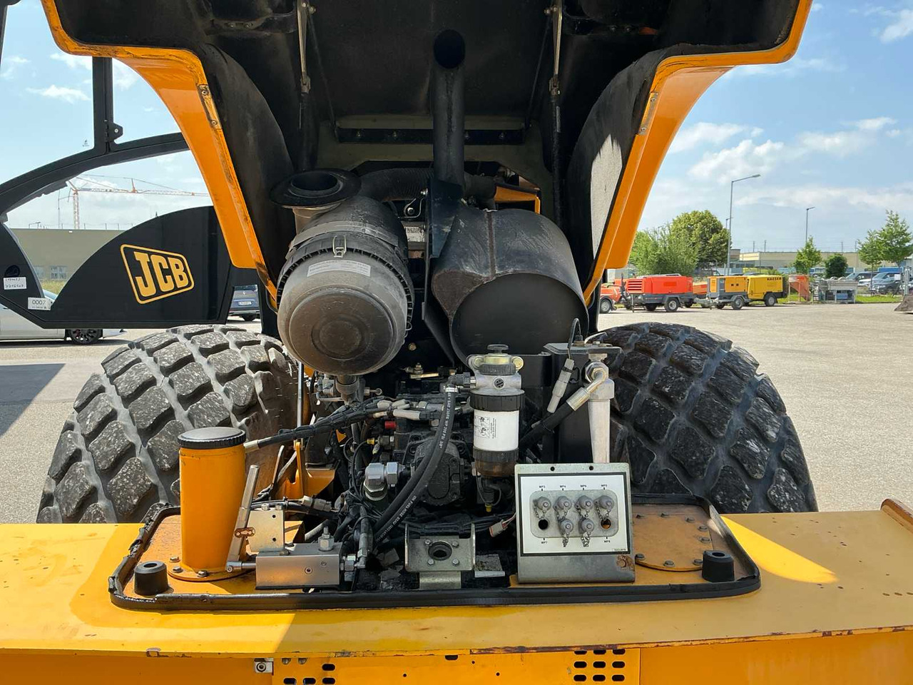 Road roller JCB VM115: picture 29