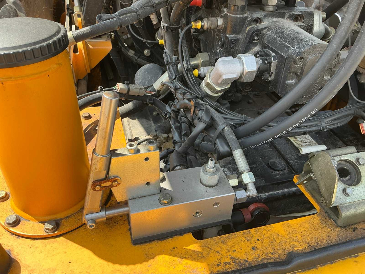 Road roller JCB VM115: picture 30