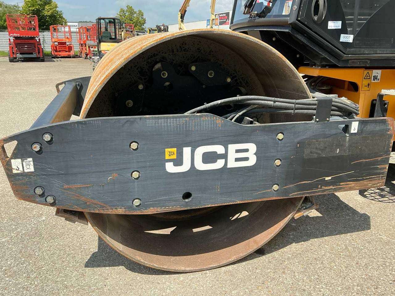 Road roller JCB VM115: picture 13