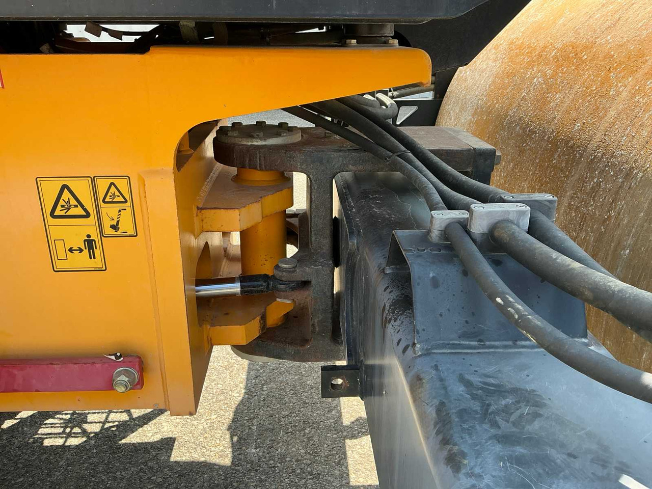Road roller JCB VM115: picture 8