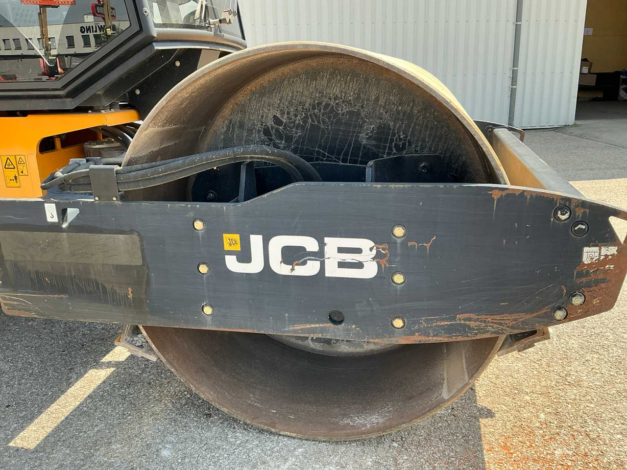 Road roller JCB VM115: picture 10