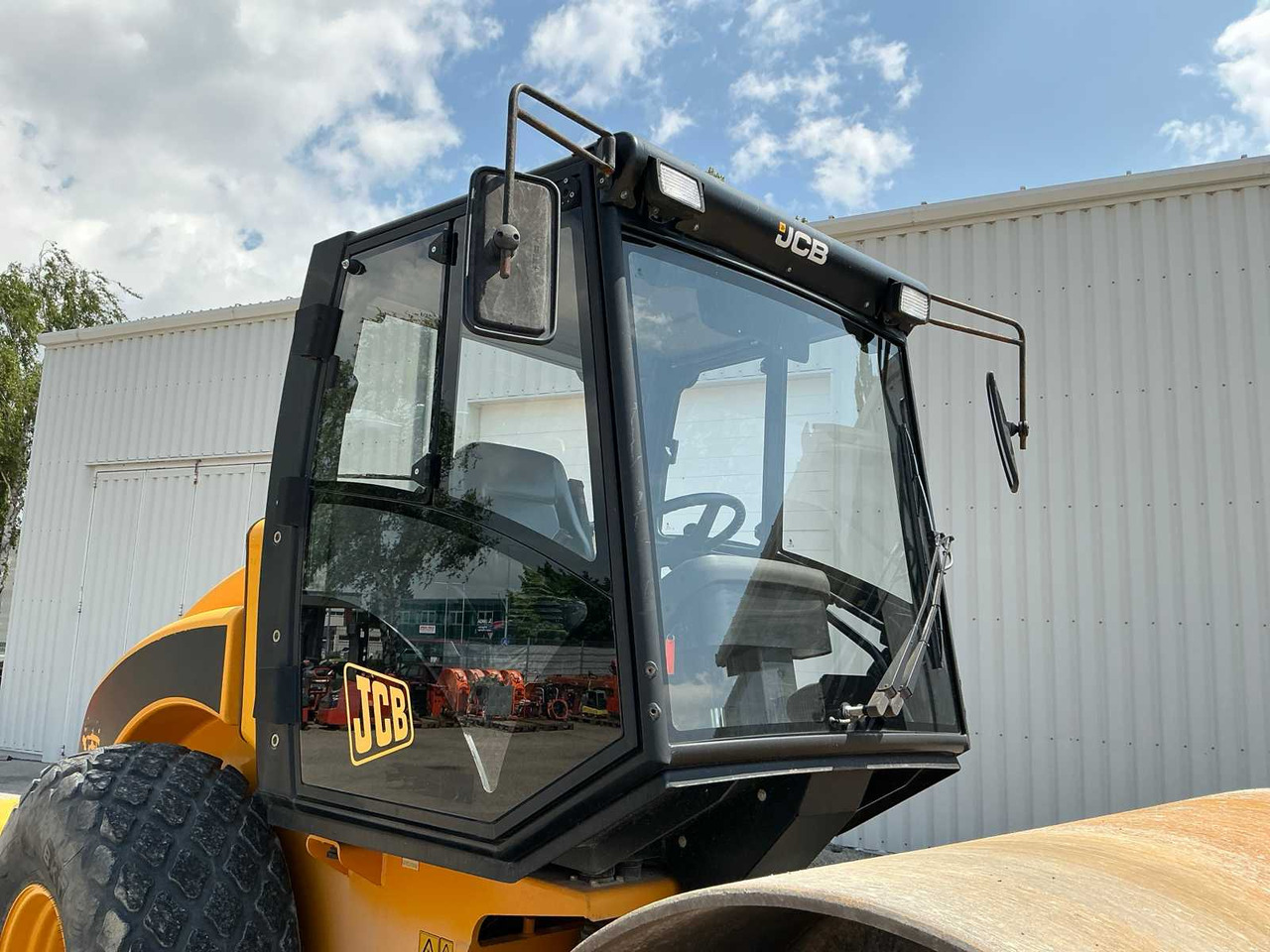 Road roller JCB VM115: picture 11