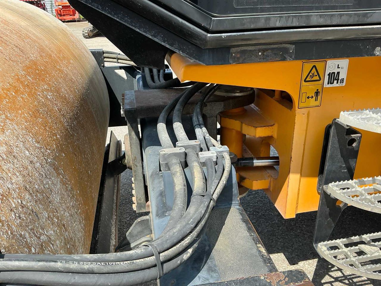 Road roller JCB VM115: picture 15
