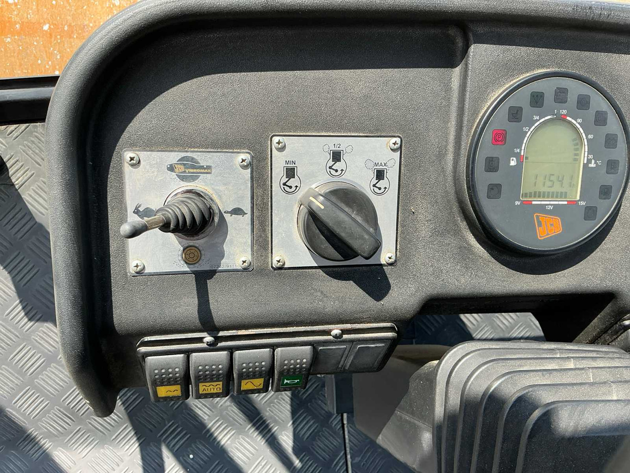 Road roller JCB VM115: picture 27