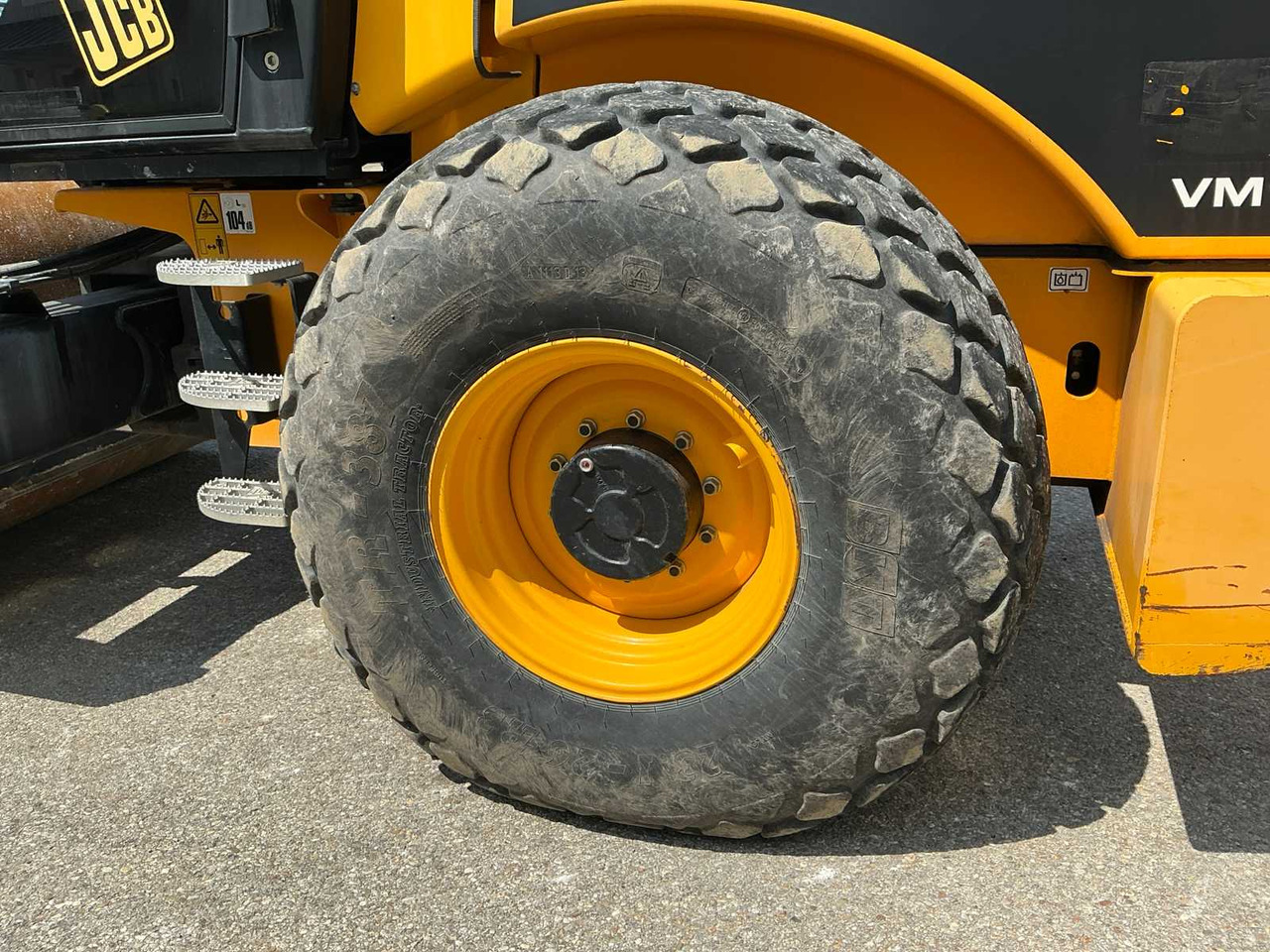 Road roller JCB VM115: picture 17
