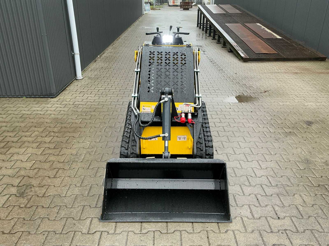 JL LRT360W MINI LOADER / SKID STEER LOADER ON TRACKS - Compact track loader: picture 5 JL LRT360W MINI LOADER / SKID STEER LOADER ON TRACKS - Compact track loader: picture 5