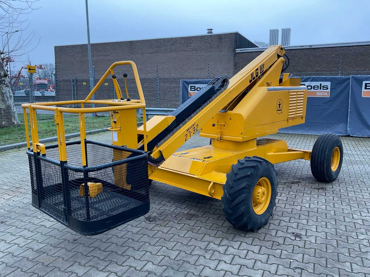 JLG 27-32 NOSTALGIC PETROL BOOM LIFT - Aerial platform: picture 1 JLG 27-32 NOSTALGIC PETROL BOOM LIFT - Aerial platform: picture 1
