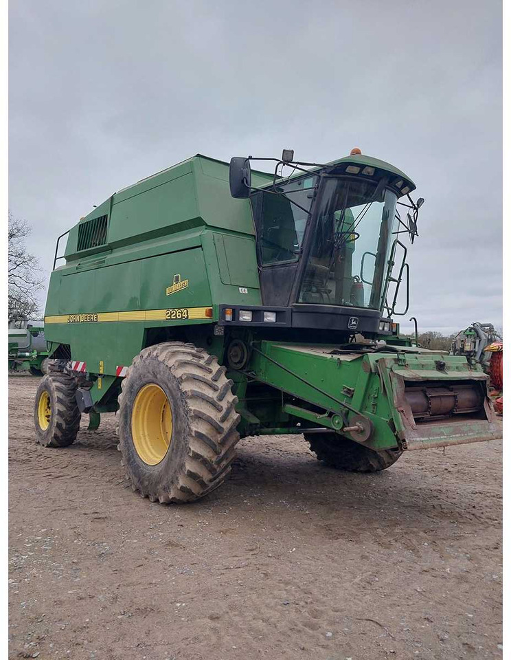 JOHN DEERE 2264 HILLMASTER COMBINE - 1998 - Combine harvester: picture 1 JOHN DEERE 2264 HILLMASTER COMBINE - 1998 - Combine harvester: picture 1