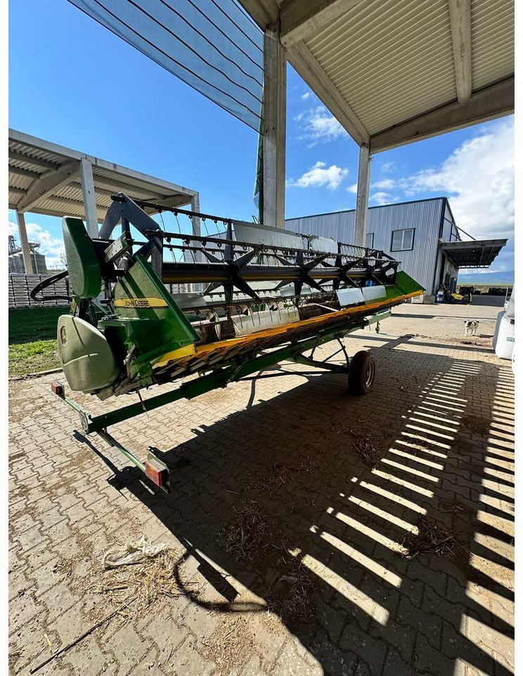 JOHN DEERE 622 - Combine harvester: picture 2 JOHN DEERE 622 - Combine harvester: picture 2