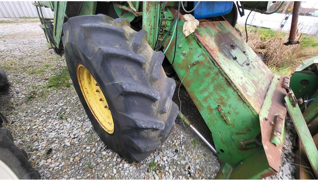 Combine harvester JOHN DEERE 950 COMBINE HARVESTER: picture 8 Combine harvester JOHN DEERE 950 COMBINE HARVESTER: picture 8