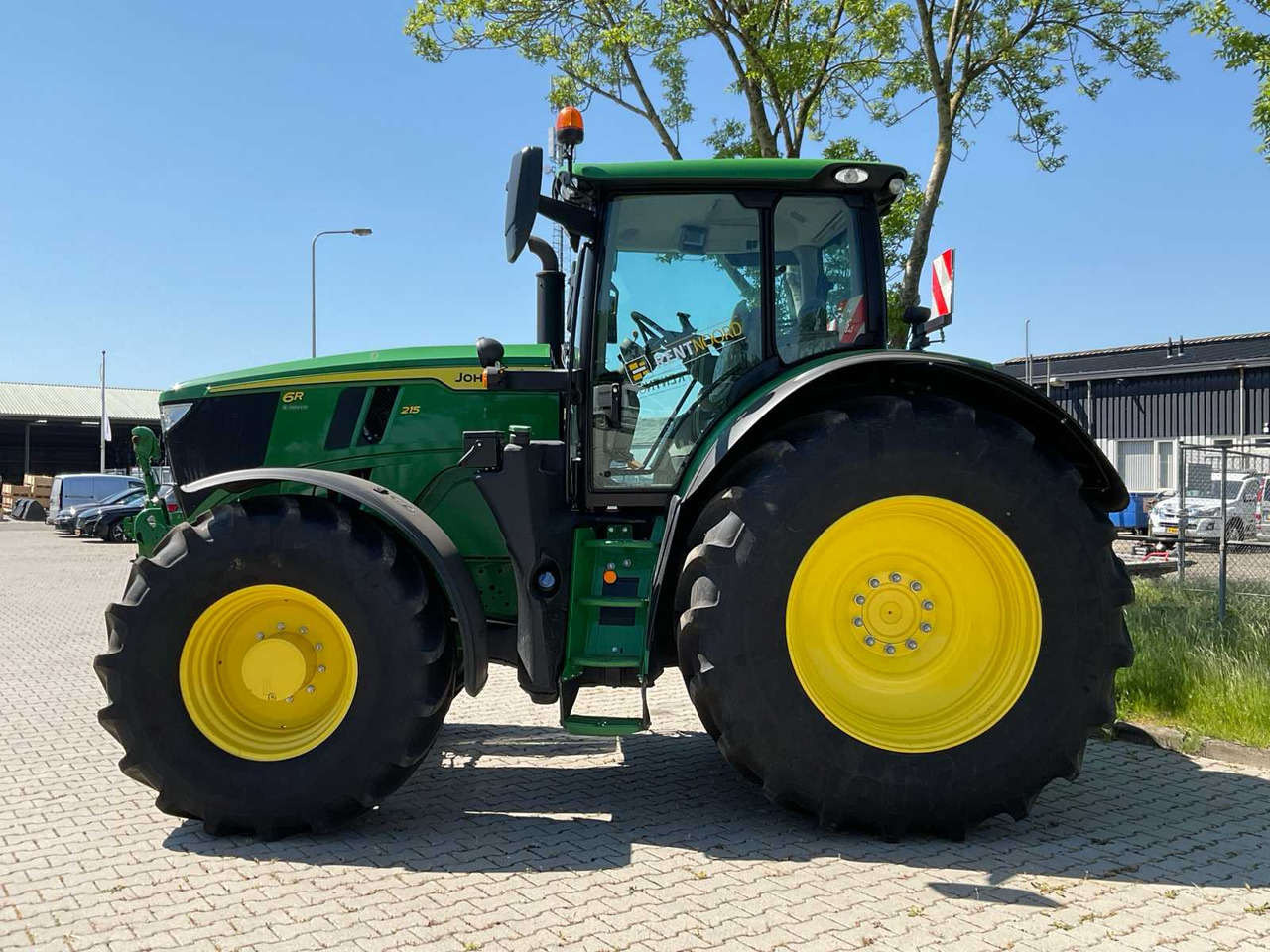 Farm tractor John Deere 6R 215: picture 7