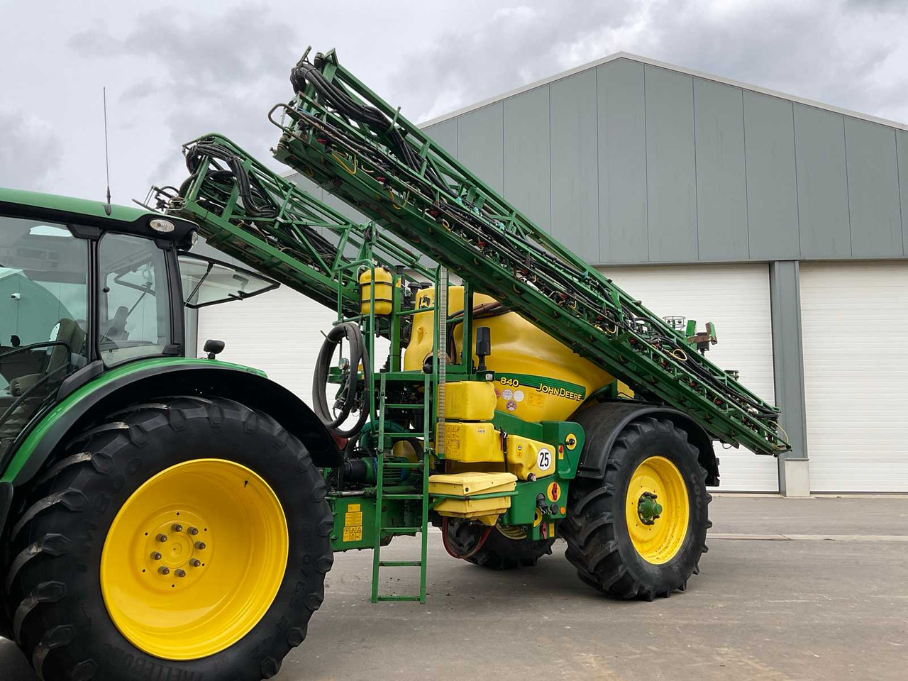 John Deere 840 - Sprayer: picture 1 John Deere 840 - Sprayer: picture 1
