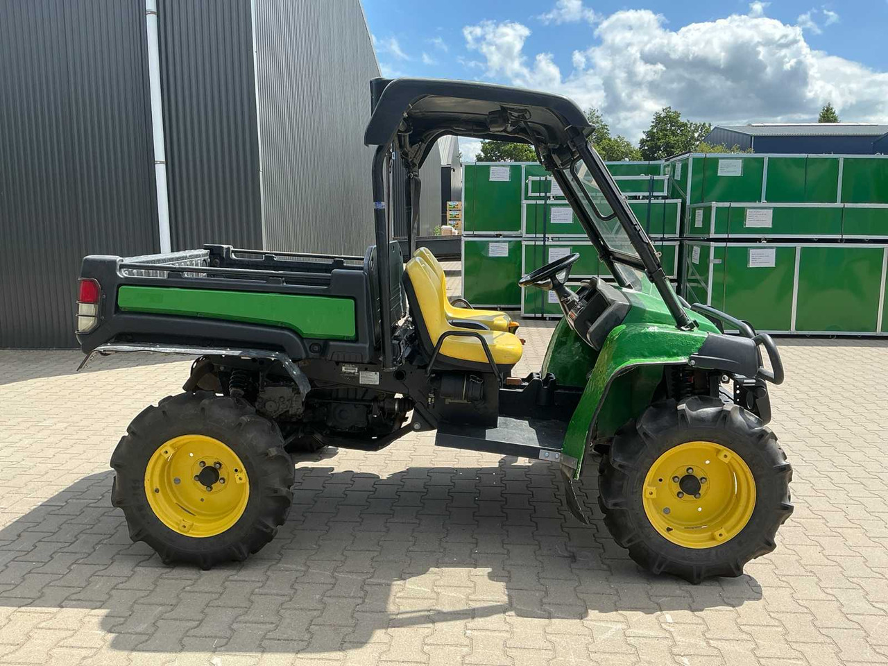 John Deere XUV855D - Farm trailer: picture 4 John Deere XUV855D - Farm trailer: picture 4