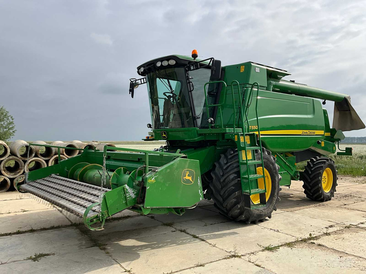 John deere T550 - Combine harvester: picture 1 John deere T550 - Combine harvester: picture 1