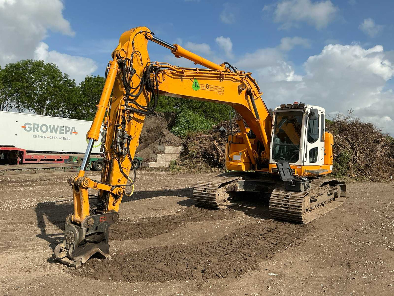 Komatsu PC228USLC-8 - Crawler excavator: picture 1 Komatsu PC228USLC-8 - Crawler excavator: picture 1