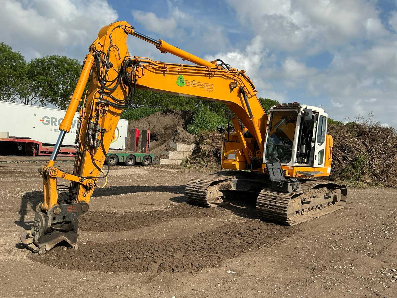 Komatsu PC228USLC-8 - Crawler excavator: picture 2 Komatsu PC228USLC-8 - Crawler excavator: picture 2