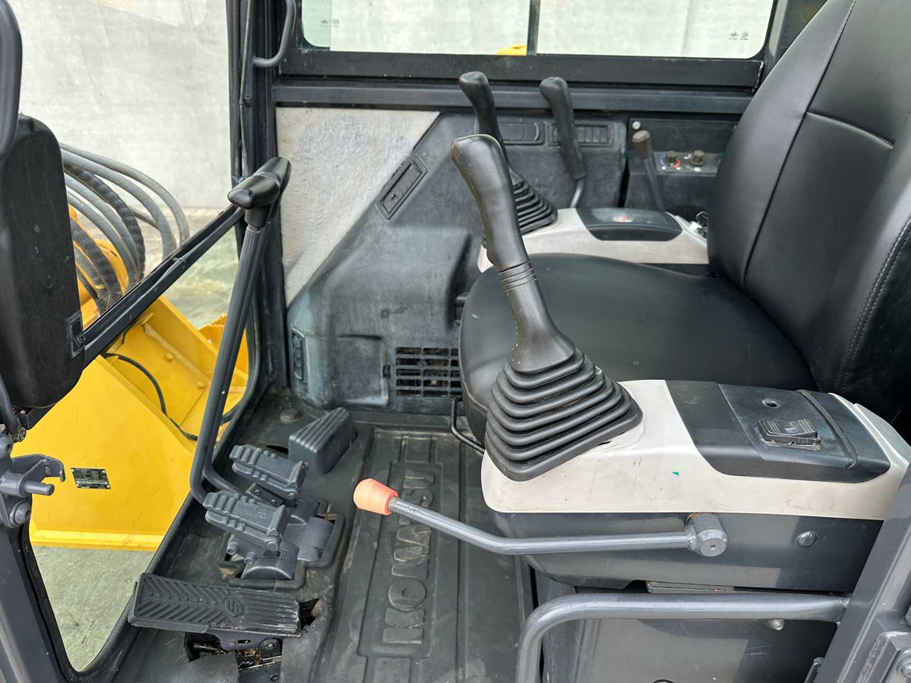 Crawler excavator Komatsu PC56-7: picture 30