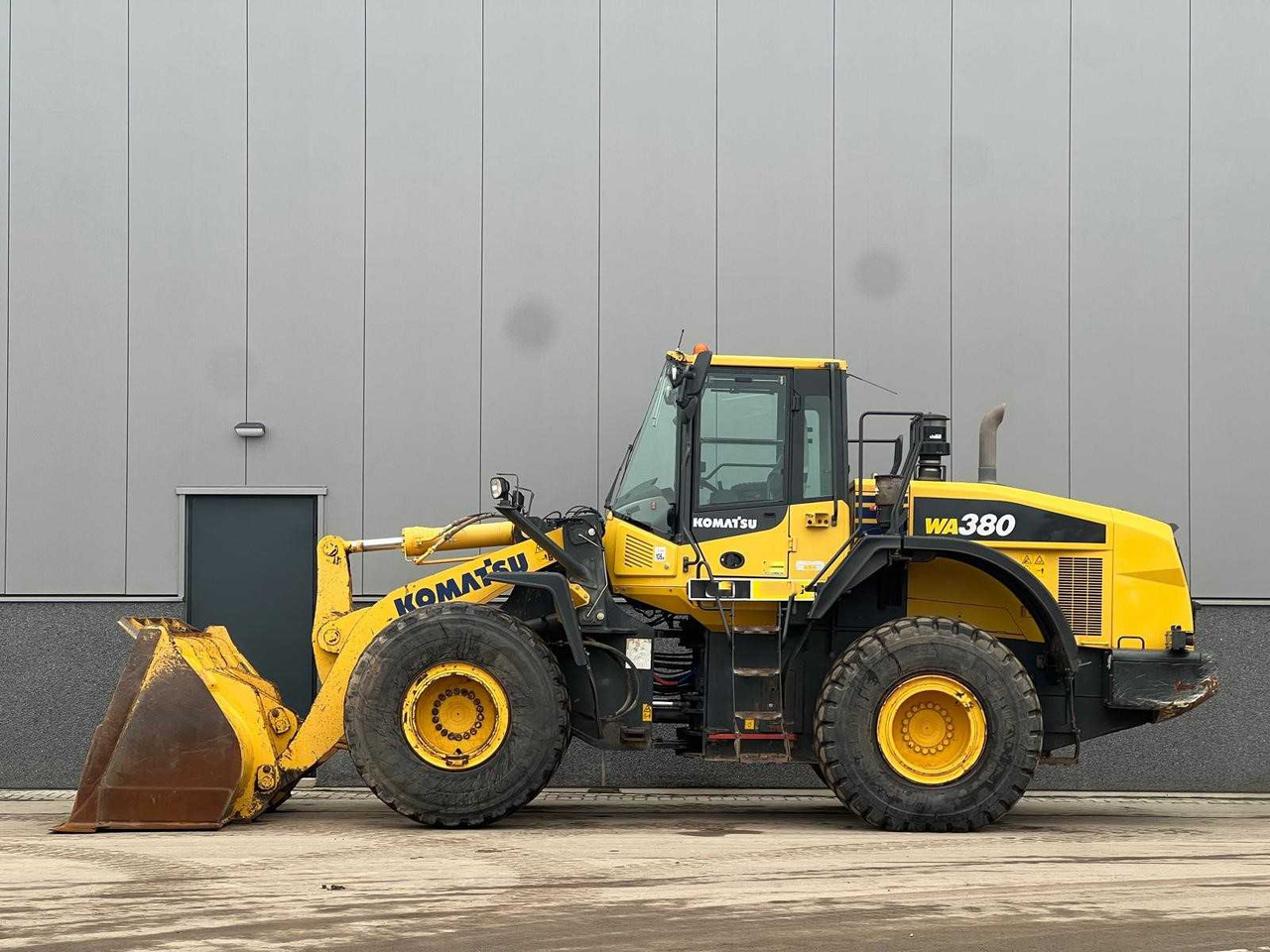 Komatsu WA380-7 - Wheel loader: picture 5 Komatsu WA380-7 - Wheel loader: picture 5