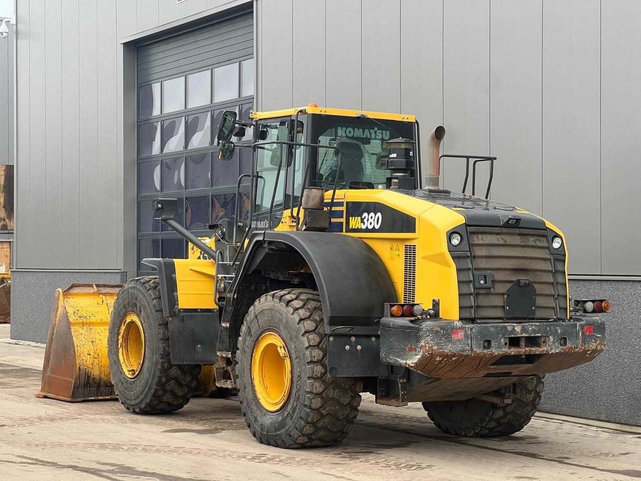 Komatsu WA380-7 - Wheel loader: picture 3 Komatsu WA380-7 - Wheel loader: picture 3