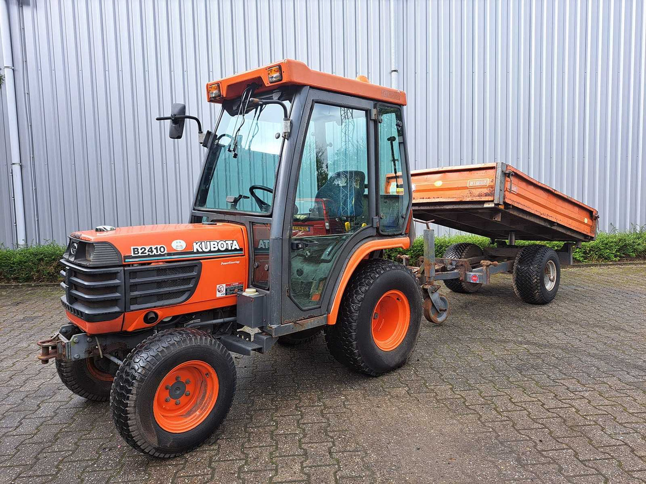 Kubota B2410 - Compact tractor: picture 1 Kubota B2410 - Compact tractor: picture 1