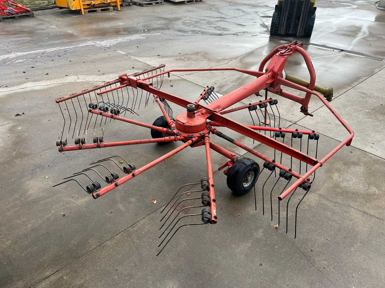 Kuhn GA300 - Tedding equipment: picture 3 Kuhn GA300 - Tedding equipment: picture 3