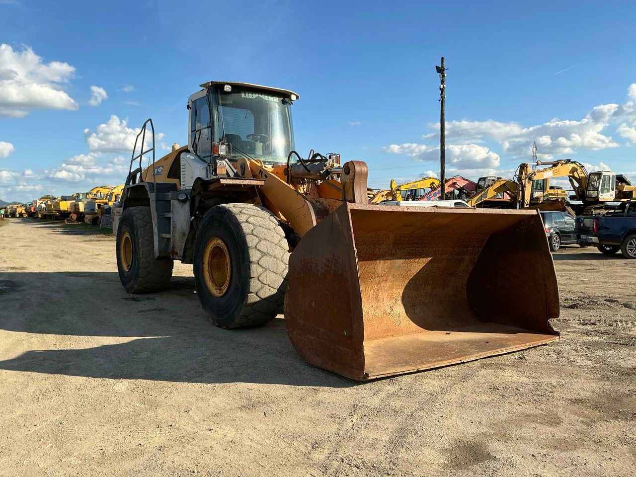 LIEBHERR - L576 - SHOVEL - 2014 - Wheel loader: picture 2 LIEBHERR - L576 - SHOVEL - 2014 - Wheel loader: picture 2