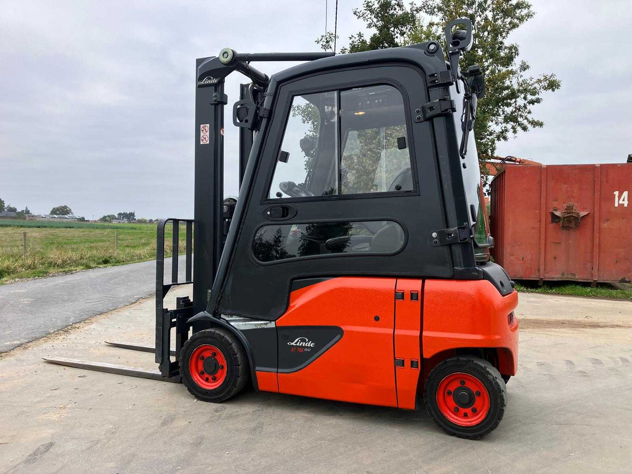 LINDE E16 FORKLIFT - Forklift: picture 1 LINDE E16 FORKLIFT - Forklift: picture 1