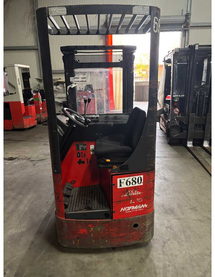LINDE - L 16 - REACH FORKLIFT - 1999 - Forklift: picture 2 LINDE - L 16 - REACH FORKLIFT - 1999 - Forklift: picture 2