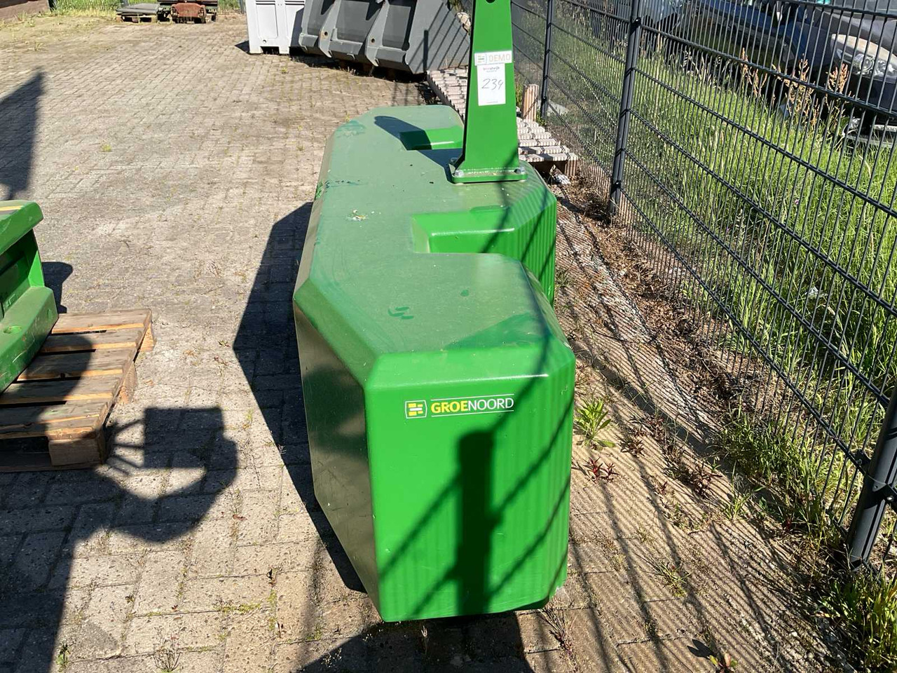 Landkracht 2500 Kg - Front loader for tractor: picture 2 Landkracht 2500 Kg - Front loader for tractor: picture 2