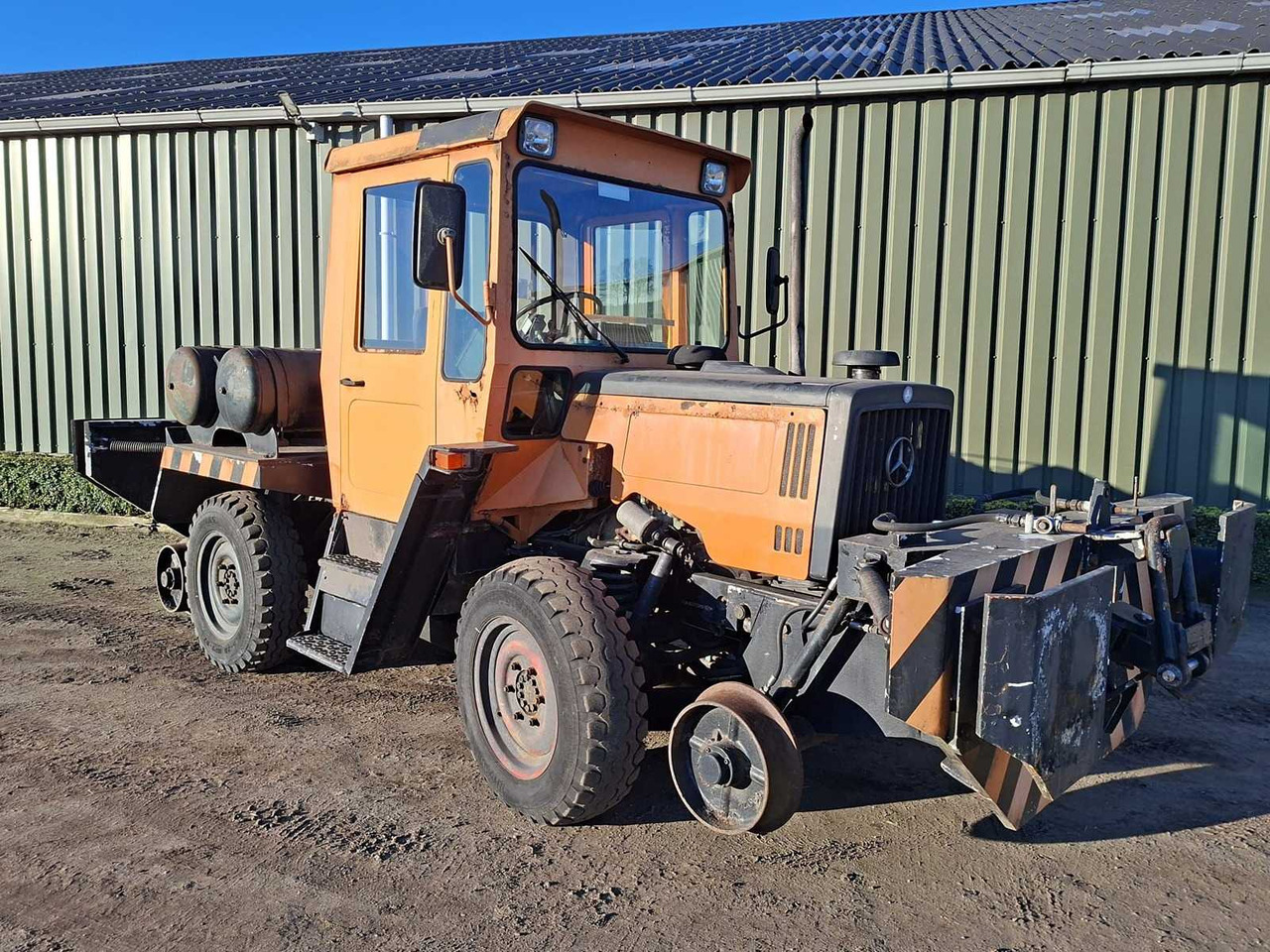 MERCEDES BENZ MB - 1990 - TRAC 700 TRACK - ALL-WHEEL DRIVE FARM TRACTOR - Farm tractor: picture 4 MERCEDES BENZ MB - 1990 - TRAC 700 TRACK - ALL-WHEEL DRIVE FARM TRACTOR - Farm tractor: picture 4