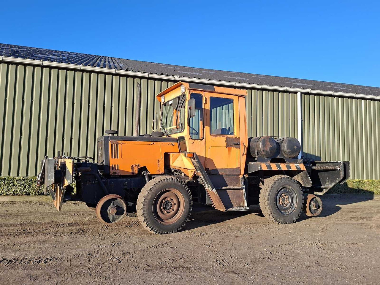 MERCEDES BENZ MB - 1990 - TRAC 700 TRACK - ALL-WHEEL DRIVE FARM TRACTOR - Farm tractor: picture 2 MERCEDES BENZ MB - 1990 - TRAC 700 TRACK - ALL-WHEEL DRIVE FARM TRACTOR - Farm tractor: picture 2