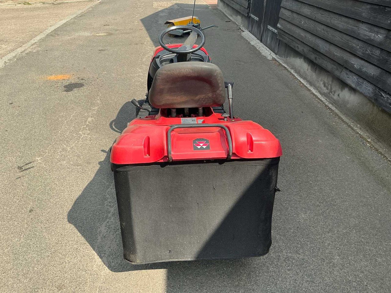 Massey Ferguson MF 122 Hydro - Garden mower: picture 4 Massey Ferguson MF 122 Hydro - Garden mower: picture 4