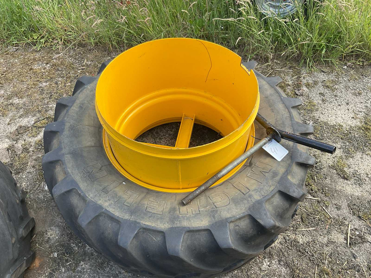Michelin XM108 - Wheels and tires for Farm tractor: picture 5 Michelin XM108 - Wheels and tires for Farm tractor: picture 5