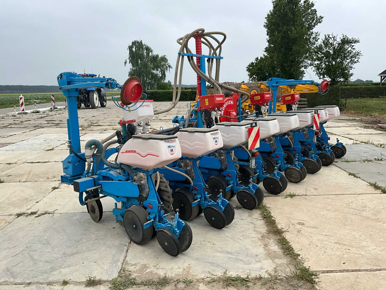 Monosem NG plus monoshox M-8R - Sowing equipment: picture 2 Monosem NG plus monoshox M-8R - Sowing equipment: picture 2