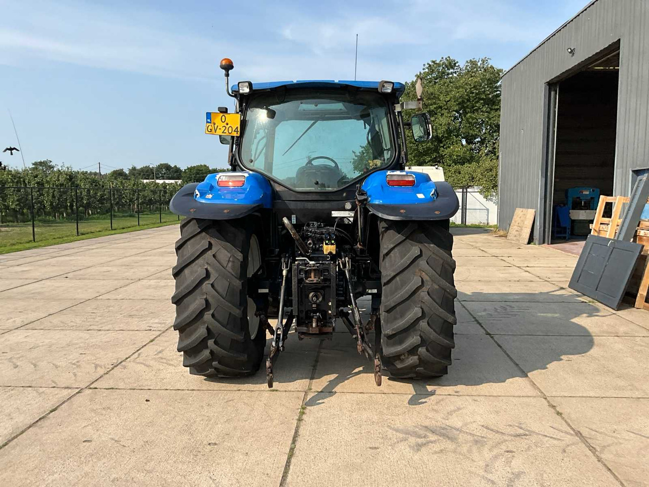 New Holland T6010 - Farm tractor: picture 5 New Holland T6010 - Farm tractor: picture 5