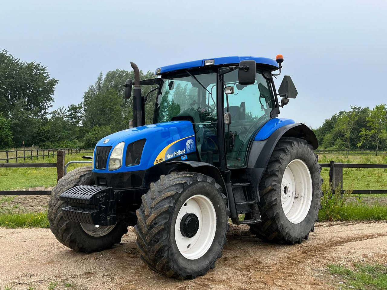 New Holland TS110a delta - Farm tractor: picture 1 New Holland TS110a delta - Farm tractor: picture 1