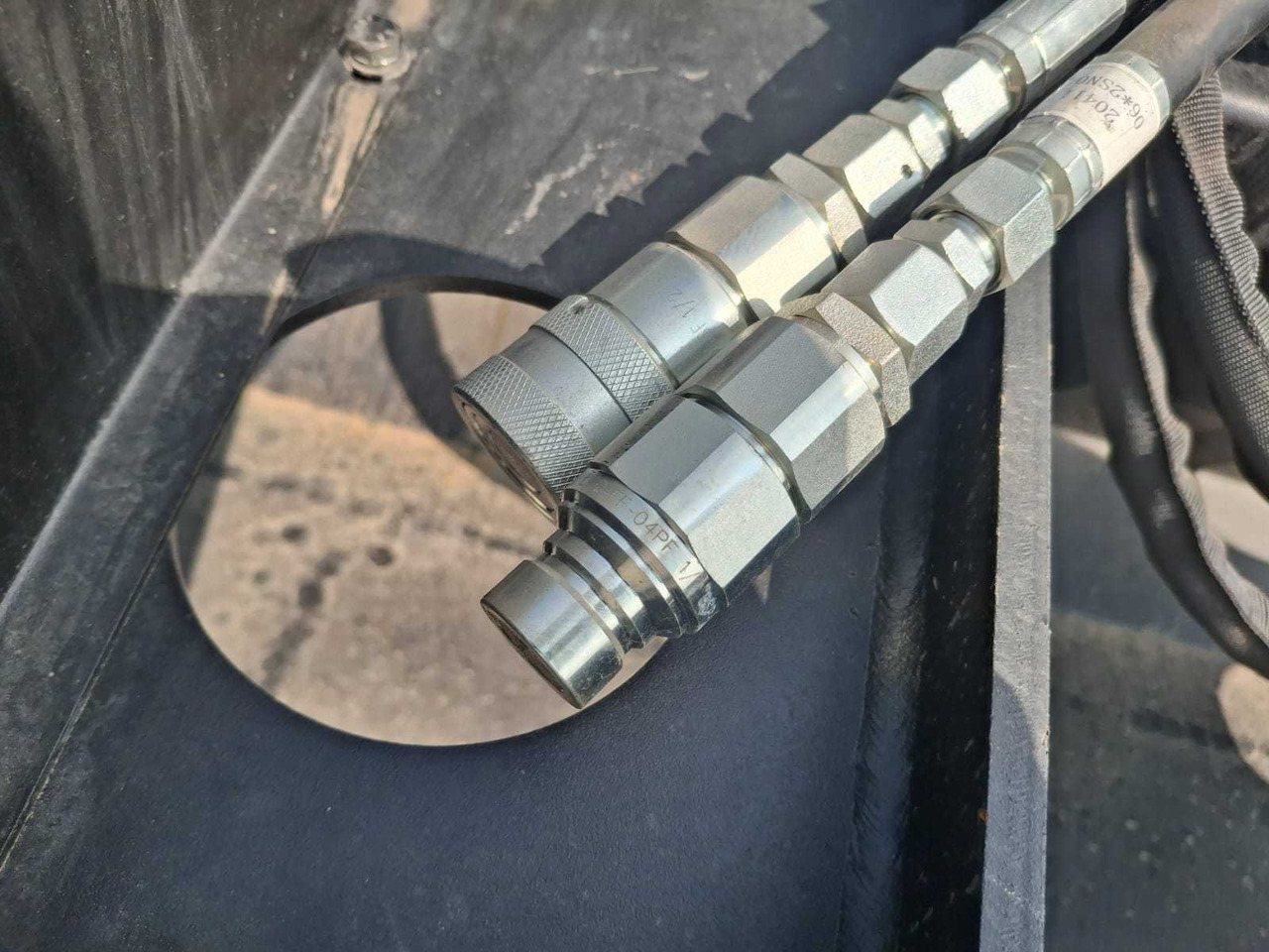 Rhino-cross 72 inch grapple Bucket - Soil tillage equipment: picture 5 Rhino-cross 72 inch grapple Bucket - Soil tillage equipment: picture 5