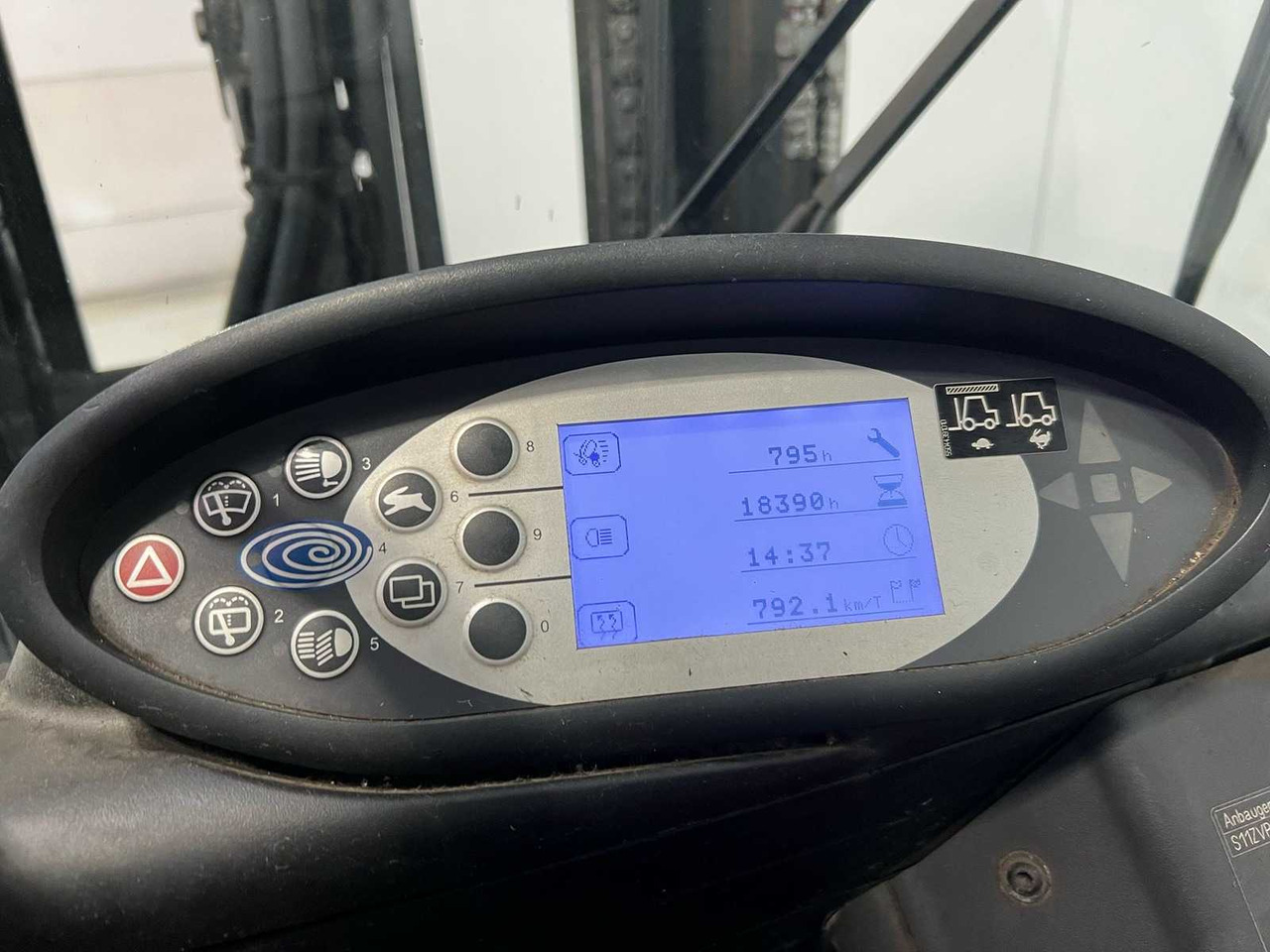 STILL - 2017 - RX 20-18 - FORKLIFT - TRIPLEX - FORK SETTER - SIDE-SHIFT - FREE-LIFT - Forklift: picture 5 STILL - 2017 - RX 20-18 - FORKLIFT - TRIPLEX - FORK SETTER - SIDE-SHIFT - FREE-LIFT - Forklift: picture 5