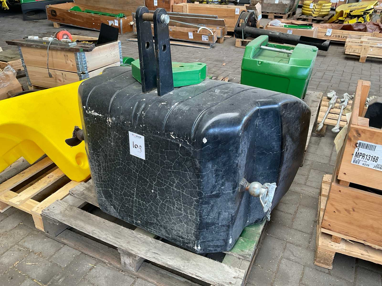 Saphir - Front loader for tractor: picture 2 Saphir - Front loader for tractor: picture 2