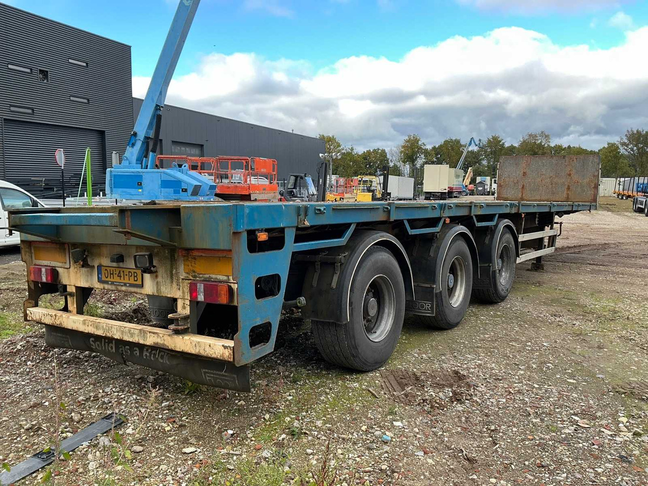 2004 FLOOR FLO-17-30K1 SEMI-TRAILER - Semi-trailer: picture 4 2004 FLOOR FLO-17-30K1 SEMI-TRAILER - Semi-trailer: picture 4