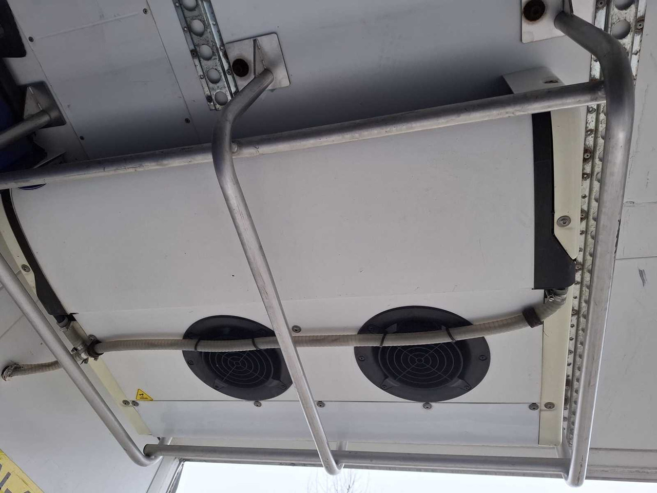 2015 SCHMITZ CARGOBULL SCB*S3B SEMI-TRAILER / REFRIGERATED TRAILER - Semi-trailer: picture 5 2015 SCHMITZ CARGOBULL SCB*S3B SEMI-TRAILER / REFRIGERATED TRAILER - Semi-trailer: picture 5