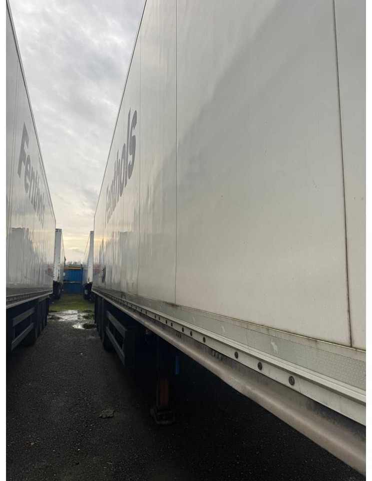 SCHMITZ CARGOBULL AG - SKO24 REFRIGERATED BOX SEMI-TRAILER - 2011 - SEMI-TRAILER - Semi-trailer: picture 5 SCHMITZ CARGOBULL AG - SKO24 REFRIGERATED BOX SEMI-TRAILER - 2011 - SEMI-TRAILER - Semi-trailer: picture 5