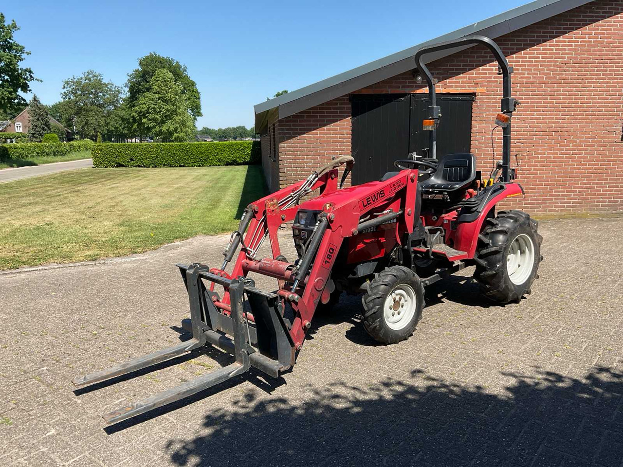 Shibaura ST321 - Compact tractor: picture 1 Shibaura ST321 - Compact tractor: picture 1